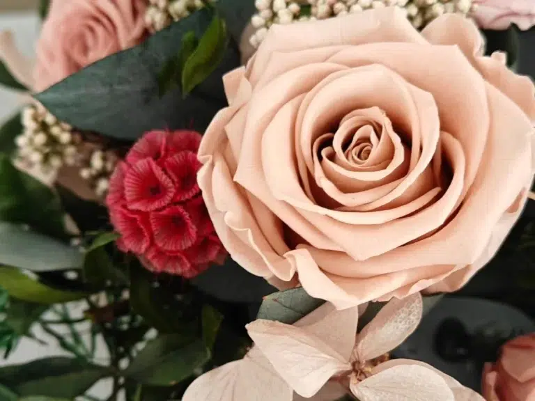 Kestokukat kukkakauppa oksan oivallus