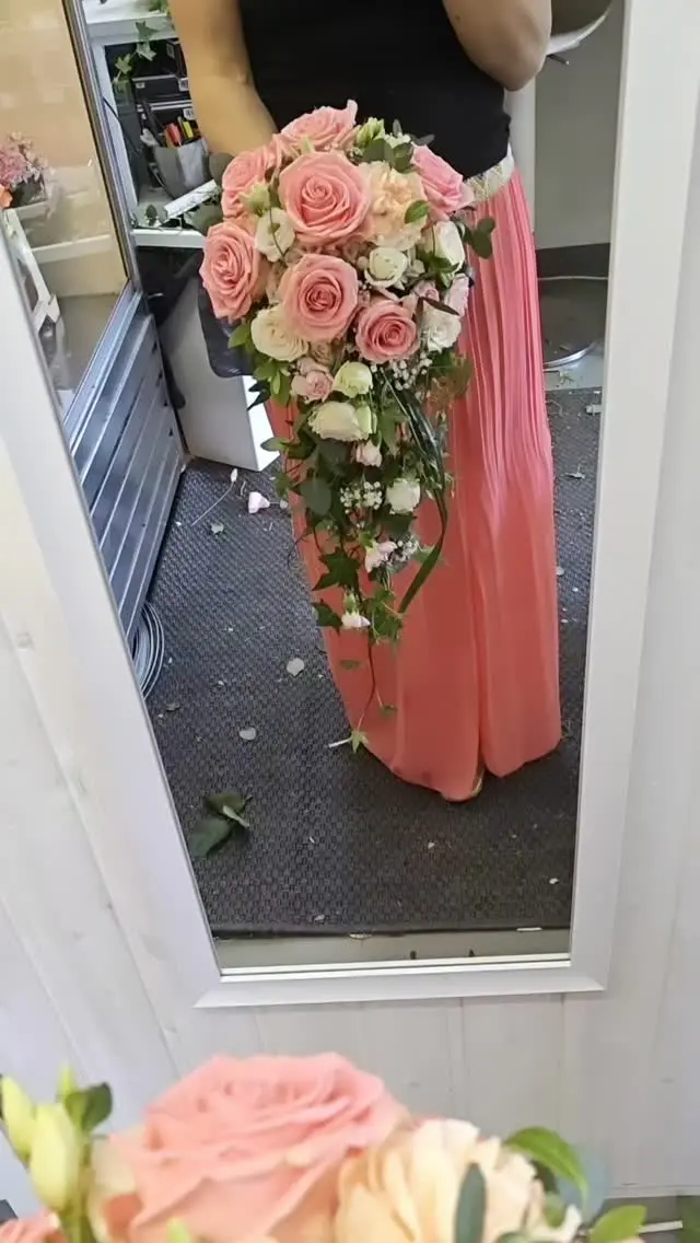 Häät 6.6.2026 ❣️ Se on ollut minulle aina suuri kunnia,kun saan sitoa morsiuskimpun , olkoot se sitten normi leikkokukista tai nukkuvista kukista ❣️ Kiitos luottamuksesta