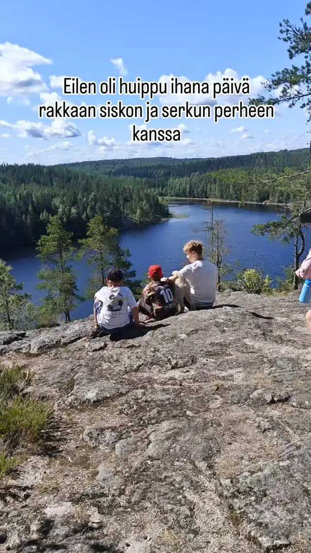 Sisko ja serkku tekivät minulle iloisen yllätyksen ja tulivat Virosta käymään. Oli pakko ottaa pieni hetki vapaata ja nauttia niitten kanssa kauniista kesänpäivästä. Tämän takia oli eilen Putiikki kiinni. Kiitos ymmärryksestä.